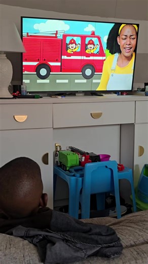 Non stimulating screen time for your toddler with Missy Learning. Head over to youtube to watch more of our videos