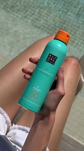 Offre à ta peau la meilleure protection solaire 🧴Découvre les plus grandes marques et produits dans notre Beauty Beach Shop. | Manor