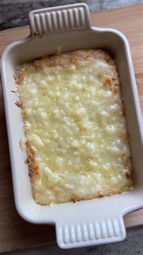 Julia Mullaney | Five Ingredient Feast on Instagram: "5-Ingredient French Onion Dip🤤 I’m so thankful for this French onion dip recipe. My viral French onion dip changed the way I view my recipe content and helped me take Five Ingredient Feast to a whole new level—and new adventure! This easy dip recipe is my absolute favorite comfort food snack. You’re going to love this simple appetizer recipe! Ingredients: 1 finely chopped yellow onion, plus a splash of olive oil [Sea salt & pepper] 3/