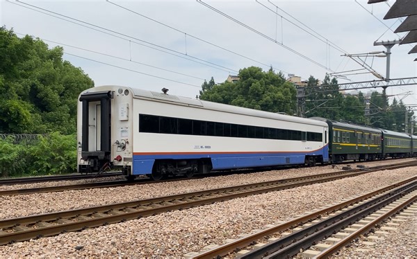 【中国铁路】T7786次（兰溪—杭州）尾部附挂西局轨道检查车WX25T-999509通过南星桥站