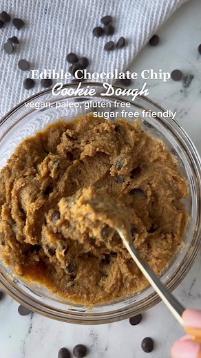 Recipe linked below!🍪🍪#healthycookies #healthybaking #veganbaking #glutenfreebaking #grainfreebaking #paleobaking #sugarfreebaking #dairyfreebaking #highproteinrecipes #healthydessertrecipes #healthydessert #healthydesserts #vegandessert #vegandesserts #sugarfreedessert #sugarfreedesserts #glutenfreedessert #glutenfreedesserts #grainfreeliving #paleodesserts #paleodessert #plantbaseddessert #plantbaseddesserts #ediblecookiedough #cookiedoughbites #chocolatechipcookies