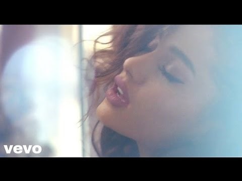 Ariana Grande – Touch It