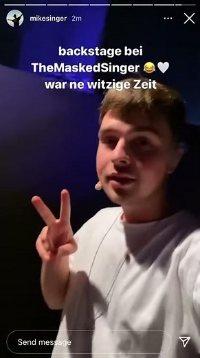 Mike Singer backstage bei The Masked Singer