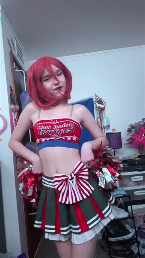 I’m used to there being bars in poms to grab on to but these ones only have like two loops for your fingers 😭 #lovelive #makinishikino #loveliveschoolidolproject #muse #cosplay