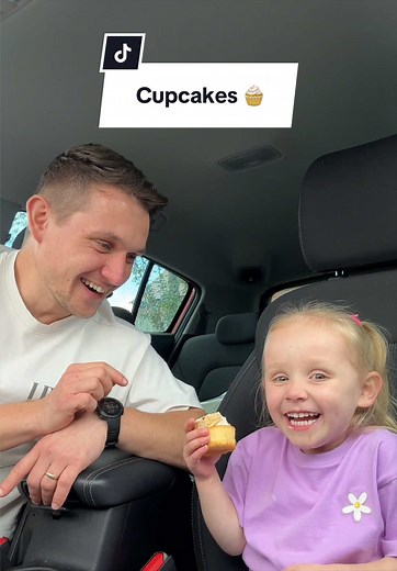 Delicious Chocolate Cupcakes and a Fun Snack Time!