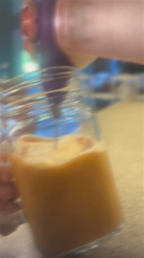 Hit the ❤️ if you are a coffee lover I used to be a complete Starbucks addict. Finding coffee recipes that were healthy and helped on my health journey was one part of my 73 pound fat loss. Of course this was just one part of my health journey! 💬Comment GROUP for all my recipes, hacks, and meal plans Bullet proof coffee #bpc was once a brand now it just means coffee with added fat. The fat can be butter, oil, or MCT. I have always preferred MCT for the added health benefits of improved GI healt