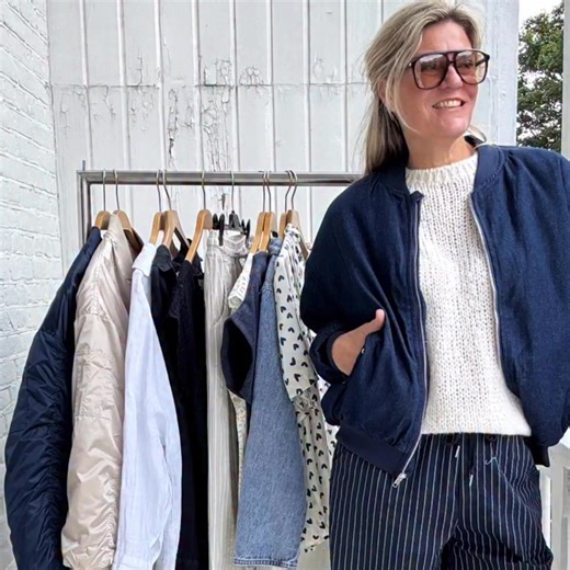 BOMBERS! 💙 De nieuwste is binnen en hij is GE-WEL-DIG! Say hello to Bomber Marley – een jeans bomber met een unieke look. Stoer, stijlvol en zó Cartouche. 😍 Voor maar €69,95 hangt deze knapperd binnenkort bij jou in de kast. Ja, deze wil je gewoon hebben. Kijk op onze site CARTOUCHE FASHION | Cartouche Fashion