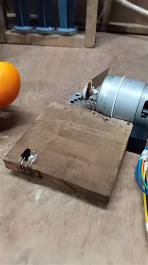 DIY DC Motor Build ⚡ Simple Science Project for Beginners ‎#EngineeringMadeSimple #ScienceExperiment #STEMeducation #EngineeringUSA #DIYProjectsUSA