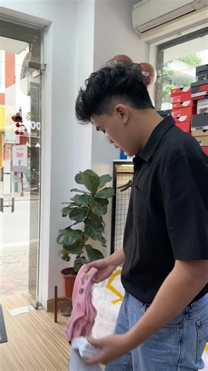 3.5K views · 26 reactions | Tất đẹp như này mà không ai mua thì chán thật ‍ #spacejump #basketball #socks #shoes #basketballshoes #trolls #review | Space Jump | Facebook