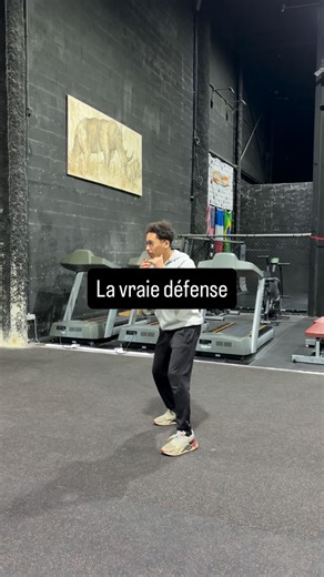 Magic coach on Instagram: "🛡️ La défense n’existe que s’il y a une attaque. Bloquer, esquiver, parer… ce sont des outils. Mais ces outils n’ont de sens que si tu es réellement en danger. 👉 Le vrai travail, c’est ne pas être en danger, ne pas offrir l’ouverture : distance, angles, timing, posture. 💡 Une bonne défense commence avant que l’adversaire frappe. Le problème, ce n’est pas de mal défendre. Le problème, c’est de se mettre soi-même dans une position où il faut défendre. Mauvaise distanc