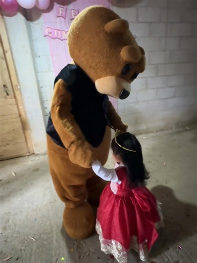 Felicidades a la pequeña bailarina talentosa