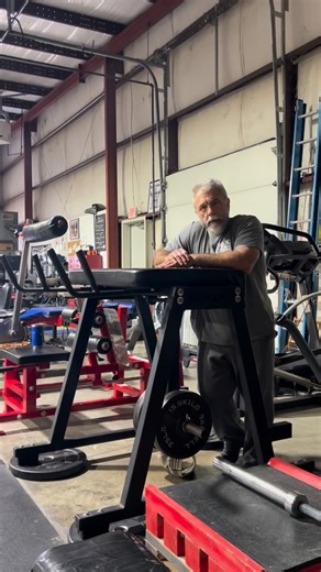 The reverse hyper. Whether you are a strength athlete or you’re experiencing low back pain, this is one machine you should be using. If your back is troubling you and you’re in Northern Kentucky, we can help. #reels #gymmotivation #gym #westsidebarbell #reversehyperextension | Florence Strength & Conditioning