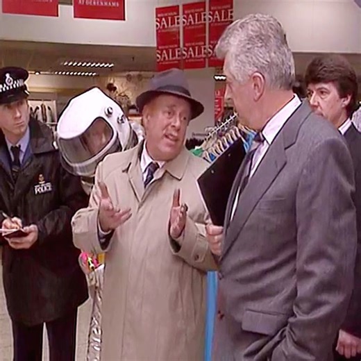 Keeping Up Appearances S02E24 The Toy Store | Tapicería Auto & Lujo