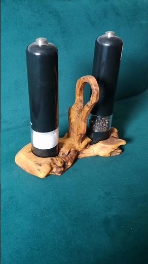 stojak na młynki do przypraw pieprzu i soli rękodzieło DIY majsterkowanie woodwork dekoracja stołu