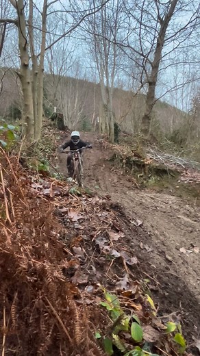 @intensefactoryracing @oscaregriffiths enjoying prime UK winter riding 👌🏻 #ethirteencomponents #wethirteen #intensefactoryracing #sidekickhub | e*thirteen components