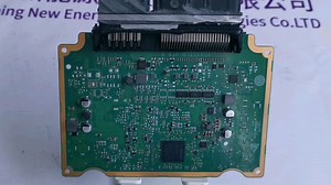 硬件性能实在太超前，碾压竞品！拆解华为整车控制器VCU