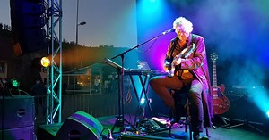 Sainte-Marie-aux-Mines. Rodolphe Burger remercie le personnel du Super U par un concert gratuit