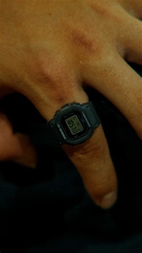 CASIO G-SHOCK MÉXICO on Instagram: "Con detalles impresionantes, desde los botones laterales hasta la hebilla y la pantalla LCD, todo reproducido con precisión mediante técnicas de moldeado avanzadas en un formato tan compacto que se adapta cómodamente al dedo. Resistente a los impactos y sumergible hasta 200m metros este reloj del tamaño de un anillo ofrece la robustez de un G-SHOCK completo, a la vez que permite cambiar la pila. Aunque su tamaño es pequeño, la pantalla LCD muestra toda la info