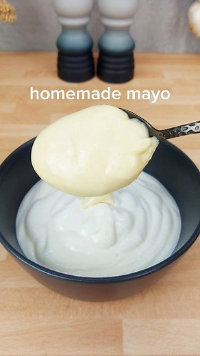 Everyone is making homemade doner kebab right now… So here is the garlic sauce that makes it taste like the real thing. Creamy, garlicky, impossible not to use on everything😋 Recipe in the comments 👇 Comment TRIO and we will send you the link to our 3-ebook bundle. | Taste Spell