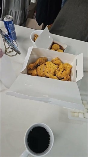 뿌링클치킨. 맥주. 흰무. 콜라.