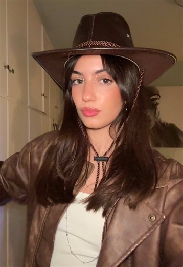 το καρναβάλι ξεκινάει από Δευτέρα αν μένεις Πάτρα btw #mpesfyp #karnavali