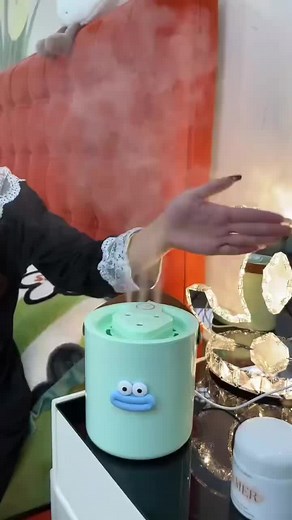 In autumn and winter, the weather is dry, especially when there is heating, the humidifier is indispensable. This humidifier is super convenient to add water with three nozzles!#好物分享 #tiktokshopsingapore #家居用品 #singapore #空气加湿器 #加湿器 #喷雾器