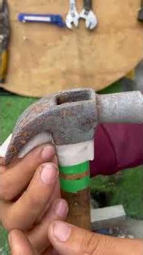 Ele colocou uma bucha no martelo e descobriu o segredo do travamento de ferramentas #Brasil