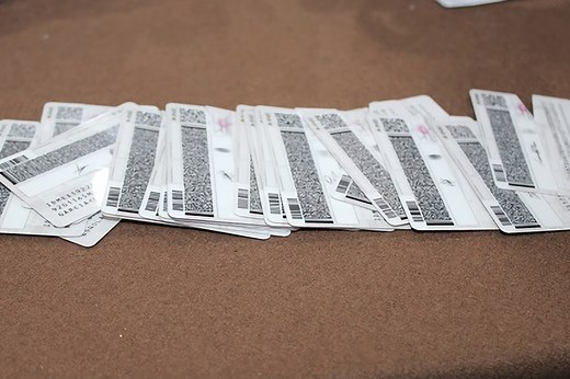 Bases de datos del INE con fotos, CURP y datos biométricos se venden por 30,000 pesos en Facebook en México, según Animal Político