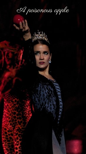 17 reactions | MEET THE EVIL QUEEN // Who is the fairest of them all?...