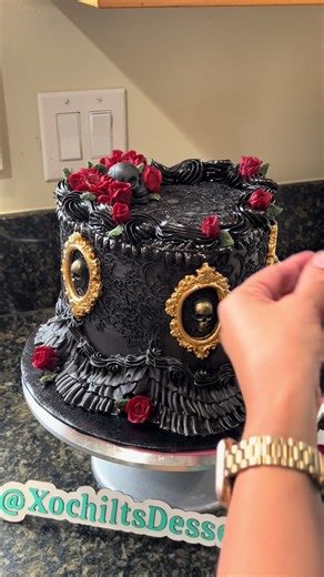 Romantic gothic vibes for this birthday cake. | Birthday Cake