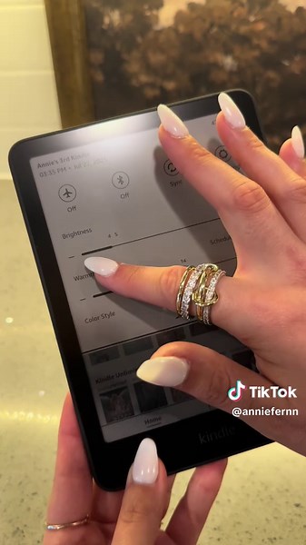 Unboxing the Kindle Colorsoft 2025