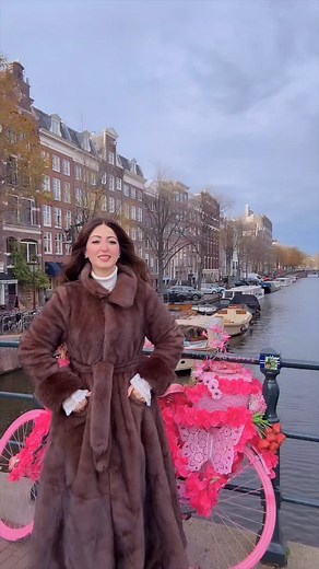 عارفين هولندا ☺️🩷🤎🙈 #هولندا #امستردام #amestrdam | Asma Raouf - أسما رؤوف