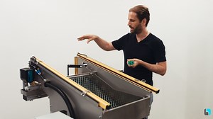 Official presentation of the Hublader manufactured by Help-Tec Automation AG - Switzerland In this demonstration, you will see our loader moving objects of different diameters without difficulty. It adapts perfectly. One of our products that have proven itself over many years is the stroke loader. Industrial automation and robotics are our main fields of expertise Help-Tec | Your problem solver in automation⠀⠀⠀⠀ Website : https://help-tec.ch YouTube Channel : http://tiny.cc/helptec centerless au