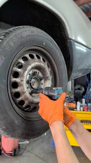 1.3M views · 10K reactions | Uncomfortable ride on grandpas Mercedes  #mechanic #repair #mercedesbenz #w124 #suspension #classiccar #diesel #diy | Marius RBE | Facebook