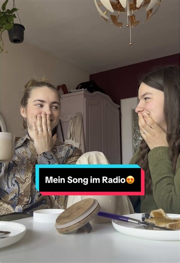 Mein Song ist das erste Mal im Radio😍😍 Danke an @Radio K.W. !! Und Danke an meine beste Freundin Hera für den seelischen Beistand❤️ #newcomer #newartist #release #stuckhere #singing