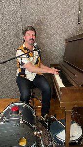 187K views · 10K reactions | HAPPY - Pharrell Williams Une collaboration spéciale avec Gurdeep Pandher le danseur Bhangra du Yukon, lui qui sème la joie partout avec ses vidéos de danse quotidiennes. •••••••••• A special collaboration with Gurdeep Pandher the Bhangra dancer of the Yukon who’s been spreading joy everywhere with his daily dance videos. La Chanson du Jour / Song of the Day #211 | Damien Robitaille | Facebook