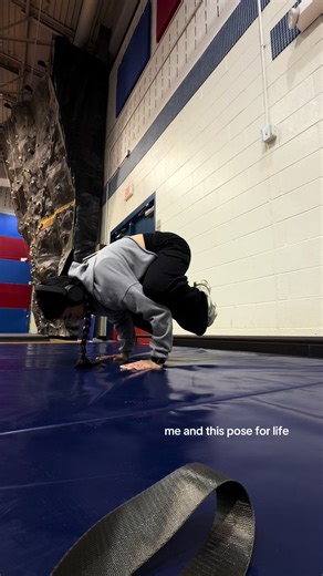 Frog Pose vs. Crow Pose in Calisthenics