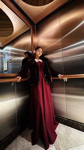 Azadə Sarıyeva on Instagram: "Sənə çəkdiyim əziyyət halal halal xoşun olsun. Allah babanın nənənin canın sağ eləsin heç vaxt yarım olduğunu hiss etdirməyiblər. Sənədə halal olsun başımızı uca edirsən. Nənən baban hər uğurunu görəndə özləri ilə fəxr edirsən gözəl qızım. Uğurların bol olsun səsin yüksəkliklərdən gəlsin anan gözlərinə qurban. Ən böyük arzum Konservatoriyanın tələbəsi olub xalq artisdi adını aldığın günü görməyim olar Səni sevirəm @_melek_sarii_ 🫂🩷 Arxa fondakı səslər Mələyin özün