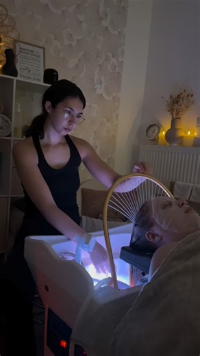 J’ai testé le massage Head Spa de chez @mater_lua et… wow 🤍 Un moment juste incroyable, hors du temps, où tout s’arrête. Une détente profonde, un vrai lâcher-prise, autant pour le corps que pour l’esprit. En 2026, je conseille à toutes les femmes une chose essentielle : prendre du temps pour soi, sans culpabiliser. Parce que notre bien-être compte 🌸 Et toi tu as déjà testé un massage Head Spa ? ✨ #massage #headspa #detente #prendresoindesoi | Noune Cook