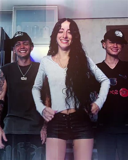 QUE VIBE SENTIRAM?? #voltakikaesantana AMO ESSES TRÊS JA DA PRA CASAR