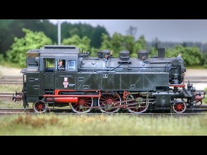 Modellbahn H0 Bahnhof Zielona mit Dampfloks und Schienenbus der Polnischen Staatsbahnen
