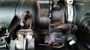 Cómo ajustar el chicote de pedal de acelerador.