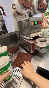 It's getting cold, has everyone started drinking hot milk tea?