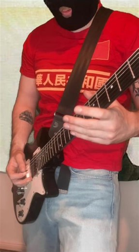 天上太阳红彤彤金属版！🤘🎸 爆发金属力量演绎《天上太阳红彤彤》！🎶🔥 感受中国音乐与金属的完美交融！🌟🤟 🎤🔥🎵