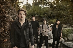 攻撃 攻撃！？ATTACK ATTACK!、突っ込みどころ満載の最新ミュージック・ビデオ「The Revolution」を公開！| 激ロックニュース