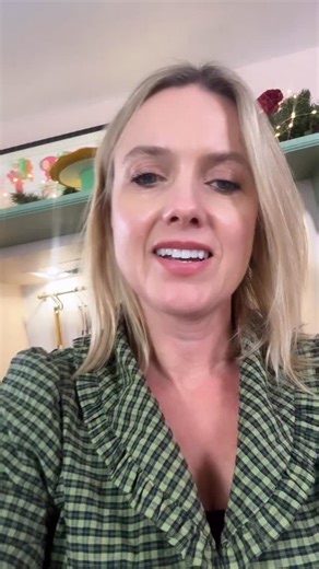 Kitchen geek sesh with @danomalls thanks for sending this cool Airfryer @prdirect_ltd @fritaireuk for us to test run!! 🚀 🛸 🔥 🧁 👩‍🍳 Want to see the Timelapse?? | Juliet Sear