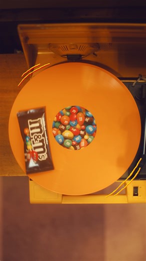 The best kind of house party? Best friends, Fun music, and M&M’S 🎶 #mms #itsmorefuntogether #houseparty #mms_ILLIT #아일릿 #ILLIT | M&M'S Philippines
