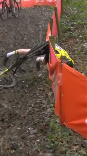 Gavere is always one of the sketchiest Cyclo-cross courses 😱 | TNT Sports