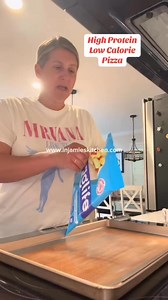 36K views · 503 reactions | High-protein pizza fix  Made with egg white wraps from Aldi, a little sauce, turkey pepperoni, cheese & veggies — just 270 calories and 30g protein! Perfect when you want pizza without the grease and gluten  #HighProteinMeals #HealthyPizza #EasyRecipes #MealPrep #glutenfreepizza | In Jamie's Kitchen | Facebook