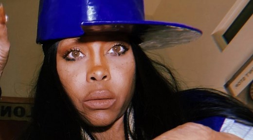 'We All Zoomed In on That First Pic': Erykah Badu's ‘Cakeage’ Has Fans Gasping for Air After She Shows Off Her Assets In New Photos